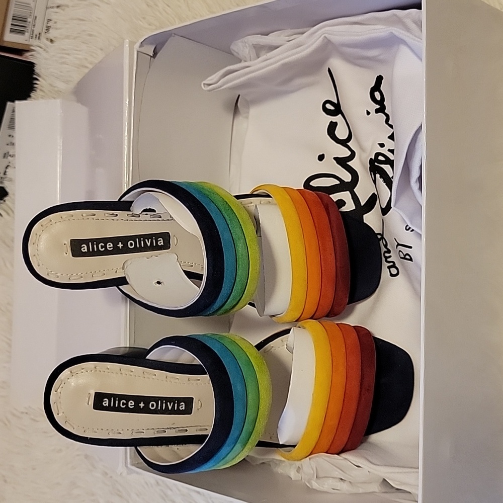 Mules Alice and Olivia